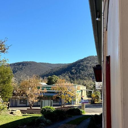 Colonial Bank Motel Omeo Exterior photo