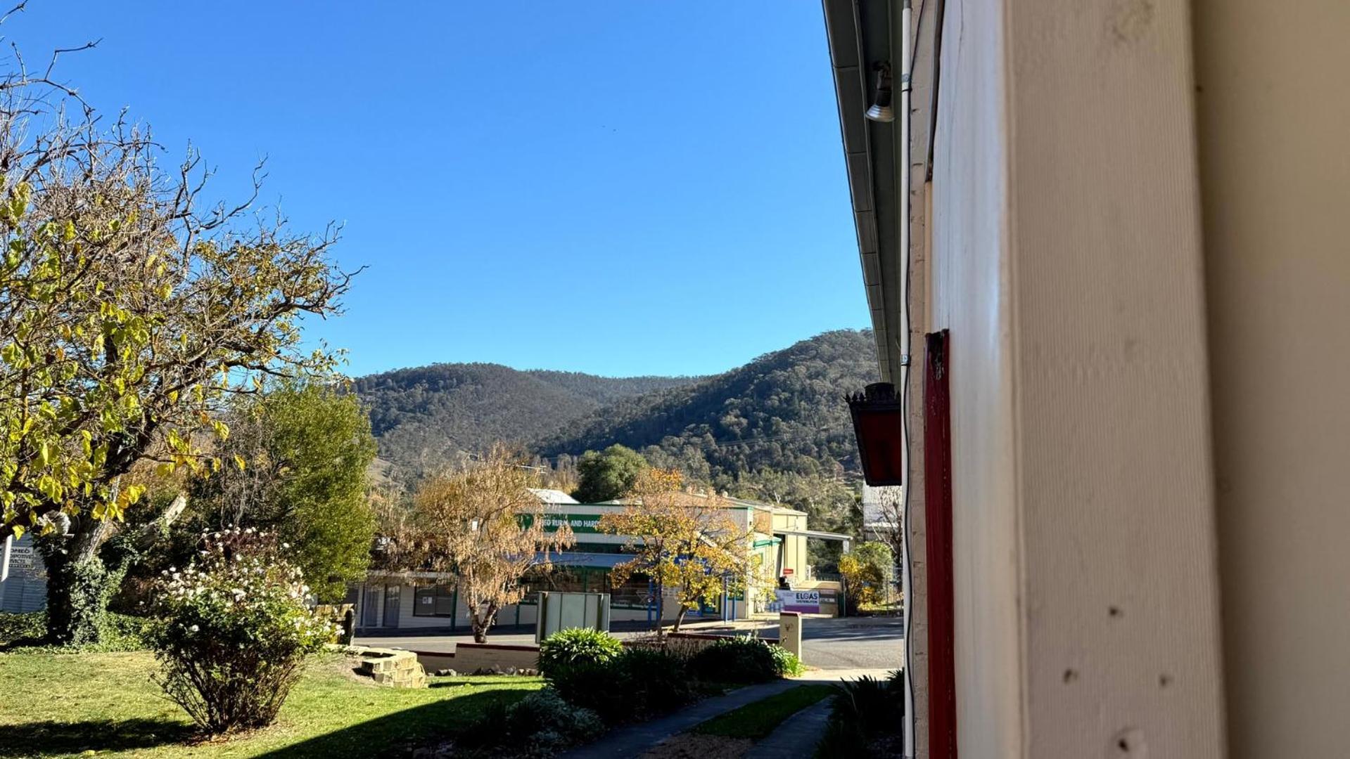 Colonial Bank Motel Omeo Exterior photo