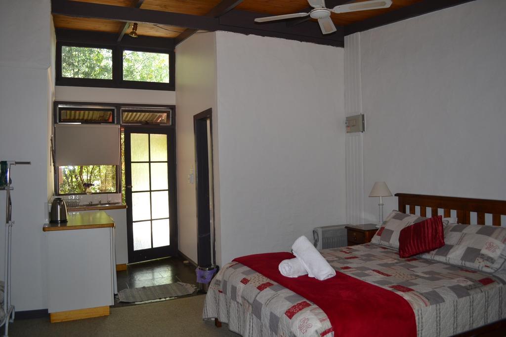Colonial Bank Motel Omeo Room photo
