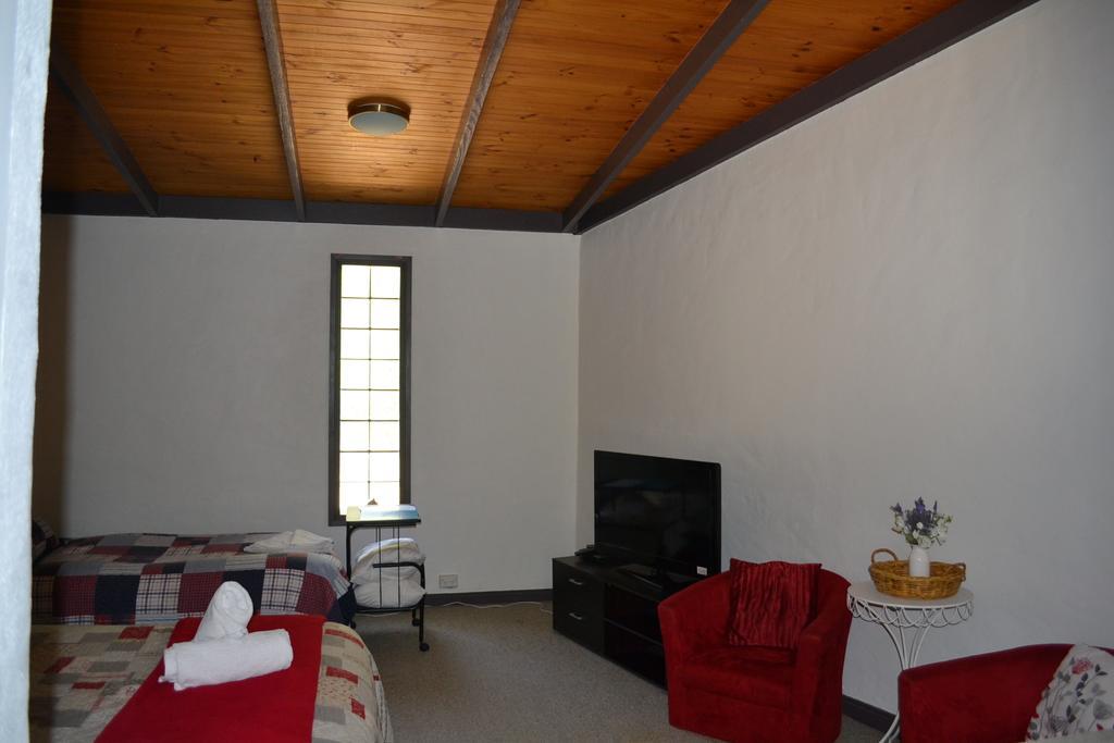 Colonial Bank Motel Omeo Room photo