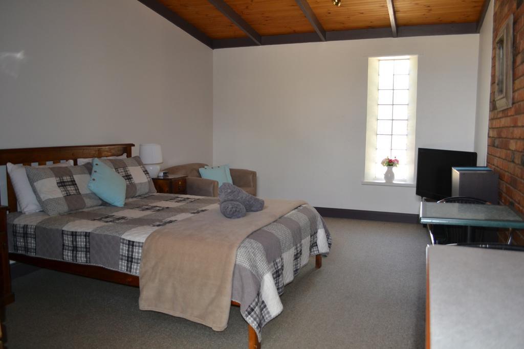 Colonial Bank Motel Omeo Room photo